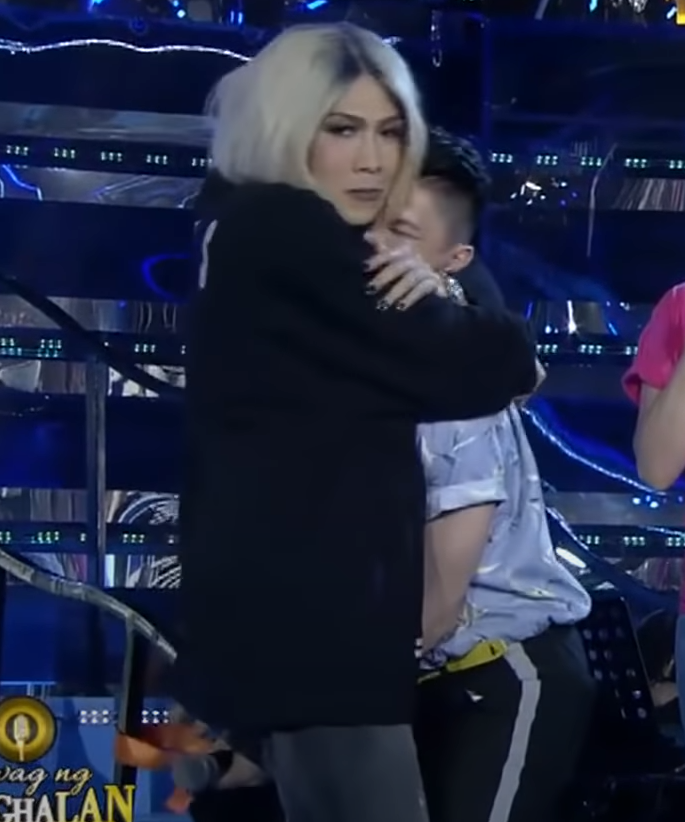 Kt_vhce's tweet photo. Vhong be like: 'Naaalala nyo ba?' 😭😭

#Vhoice
#LezgoShowtime https://t.co/UzPyvk0PZB