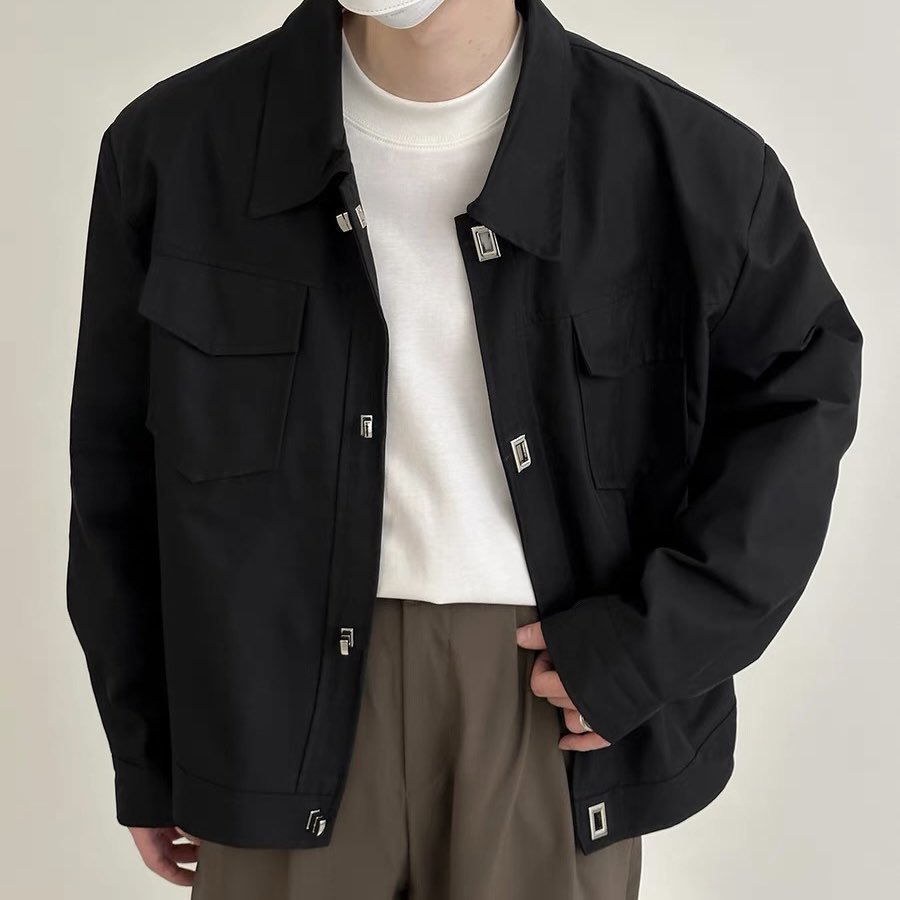 onem_official's tweet photo. 【秋の人気アイテム】

・ジャケット
・ハイジップトレーナー
・パーカー
・デニム
・スラックス

これらのアイテムがあれば、
綺麗めorカジュアルコーデしやすい。

トップスとボトムスの合わせ方次第でカッコよくなれる。

#秋ファッション
#綺麗めコーデ https://t.co/oY7Vo1OtPv