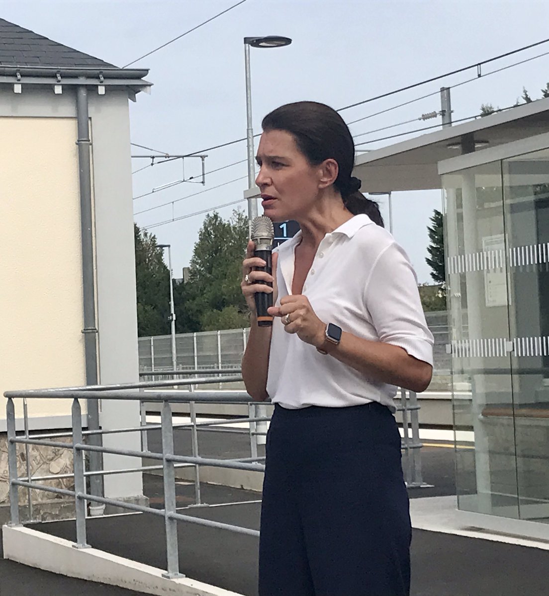 Pour C Morançais c'est "oui" au Pass Rail proposé par le gouvernement. "Mais pour les <a href="/paysdelaloire/">Pays de la Loire</a> c'est 10 millions d'euros. On ne les a pas. Il faut faire un "Grenelle" des transports et imaginer un financement." (Le pass rail : usage illimité des TER/bus/métro pour 49e/mois)