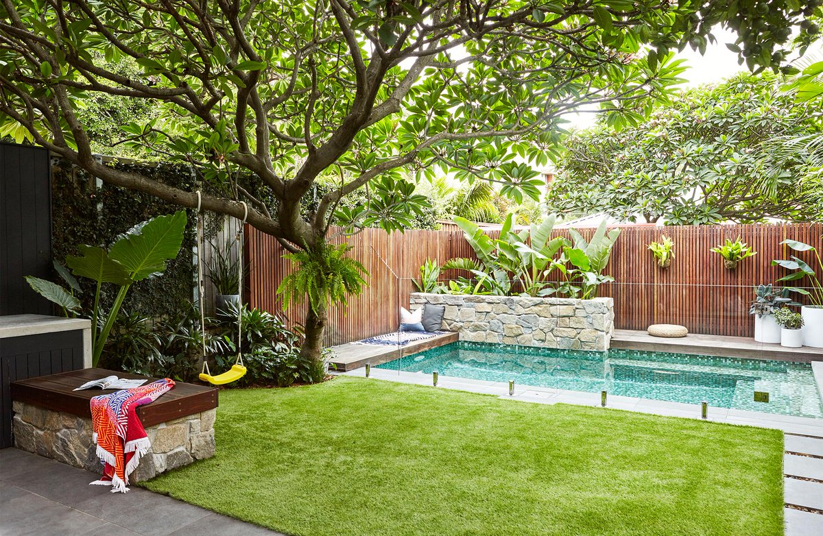 🌿 Dreaming of a backyard oasis? From lush greenery to modern design elements, find the perfect inspiration for your next outdoor project with these landscaping tips and photo ideas. Make your space uniquely yours 🍃🌺 bit.ly/3RuaMQH #BackyardDesign #LandscapingIdeas