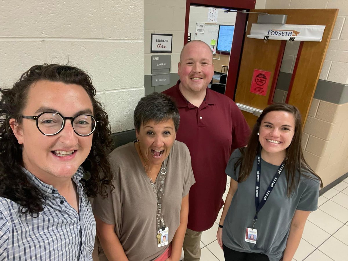 lorihwaddell's tweet photo. Absolutely π§‘ seeing our #OneEast Vertical Collaboration for #fcsfinearts @EastForsythHS Band & Choral Directors are carving out time to work with our @LittleMillMDL programs & #TheatreEast students mentored the LMMS Fall Productions this week! π§‘ππ§‘π @kcmartin32 https://t.co/d3qHk2AOqq