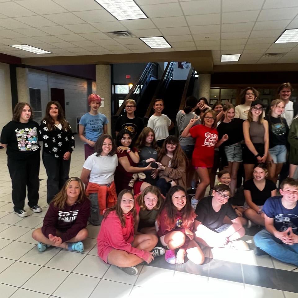 lorihwaddell's tweet photo. Absolutely π§‘ seeing our #OneEast Vertical Collaboration for #fcsfinearts @EastForsythHS Band & Choral Directors are carving out time to work with our @LittleMillMDL programs & #TheatreEast students mentored the LMMS Fall Productions this week! π§‘ππ§‘π @kcmartin32 https://t.co/d3qHk2AOqq