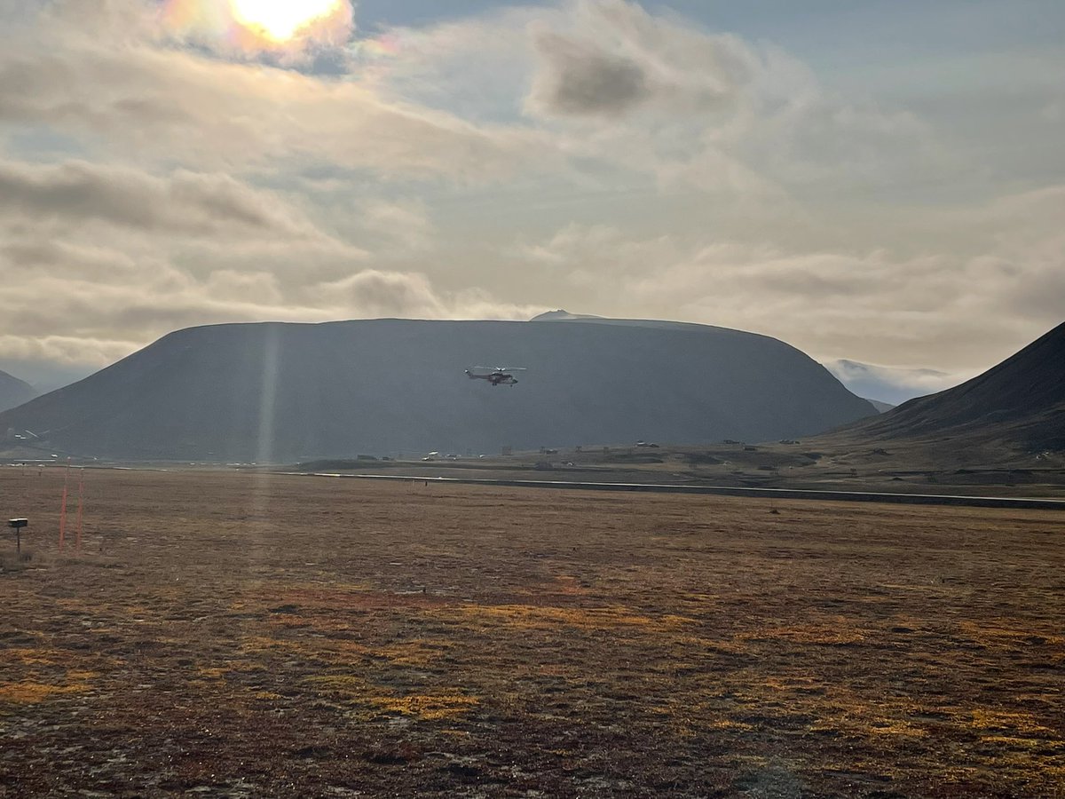 Drone fieldwork out in Endalen yesterday with a few helicopter interruptions! 🛰️ #Endalen #Svalbard #drone #fieldwork