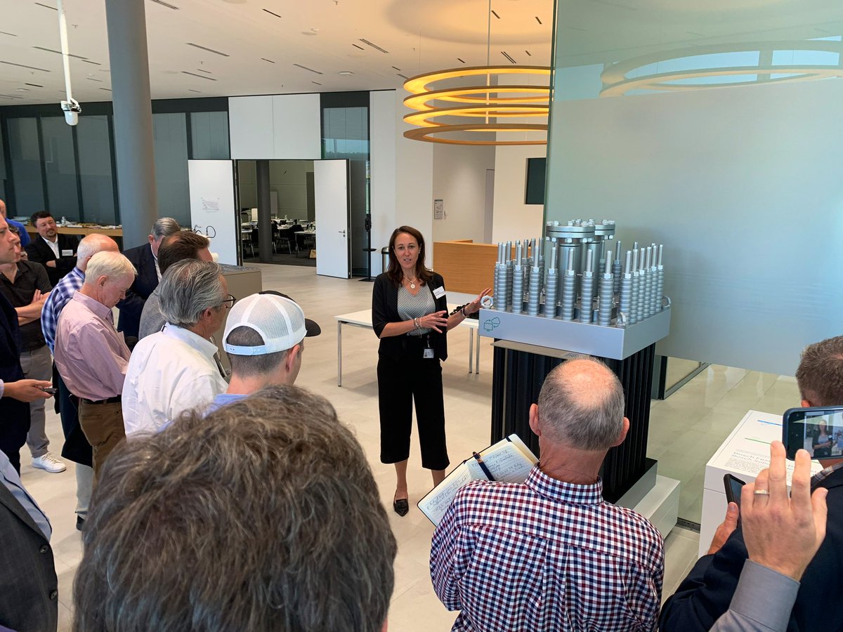 BoschPresse's tweet photo. Und weil es so schön war, warum nicht noch einmal? 20 Journalisten aus den USA waren heute zu einem Bosch Tech Day „light“ in Feuerbach zu Gast und haben sich über den Start der Serienfertigung des Fuel Cell Power Modules und zu den #H2-Aktivitäten bei #Bosch erkundigt. #BTD23 https://t.co/GgNqplnH6Y