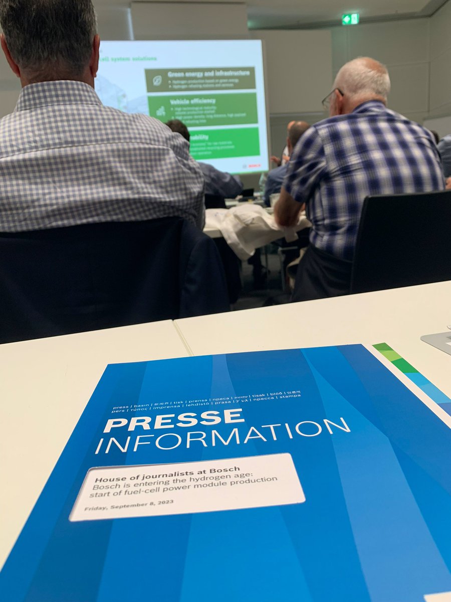 BoschPresse's tweet photo. Und weil es so schön war, warum nicht noch einmal? 20 Journalisten aus den USA waren heute zu einem Bosch Tech Day „light“ in Feuerbach zu Gast und haben sich über den Start der Serienfertigung des Fuel Cell Power Modules und zu den #H2-Aktivitäten bei #Bosch erkundigt. #BTD23 https://t.co/GgNqplnH6Y