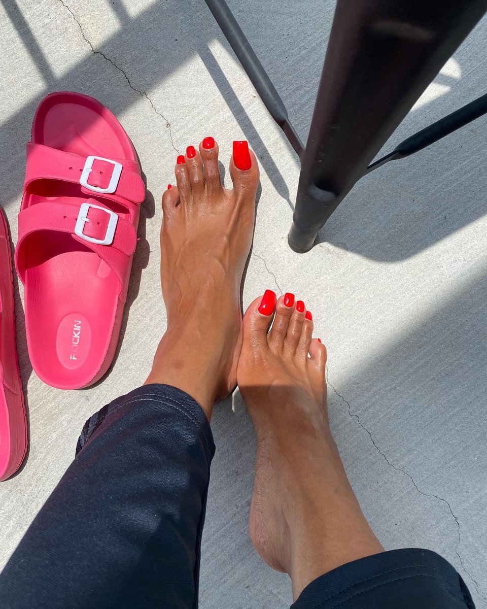 Jasmine_feet92's tweet photo. Throw back 👣
#longtoes #sexyfeet #feetplay #redtoes #sexynails #footarchery #redpedicure #footfetishclub #footartist #feetfetishworld #feetlovers #redpedi #beautifulfeet #prettyfeet #perfecttoes #cutefeetmodel #hotfeet #beautifultoes #girlsfeet #ilovefeet #mytoes #myfeet https://t.co/acW0o59MKP