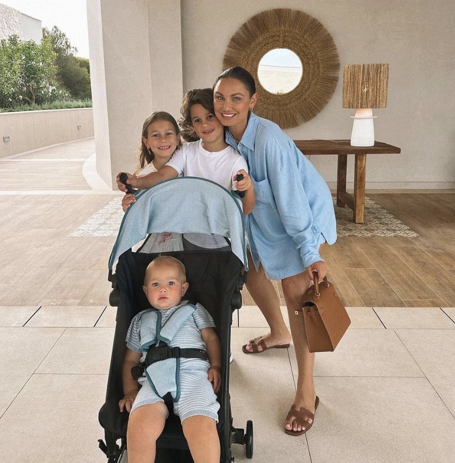 Exploring the world with your little ones just got a whole lot easier thanks to <a href="/SamanthaFaiers/">Samantha Faiers</a> NEW MBX5 compact stroller! ✈️😍

Shop Now🛍️ : mybabiie.com/collections/mb…

#mybabiie #samanthafaires #travelstroller #compactstroller #holiday #mumlife