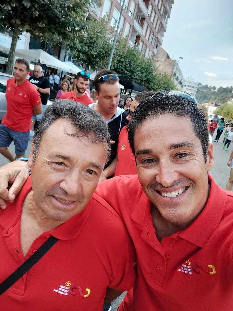 Òscar Hernández com a seleccionador espanyol i Xevi Blanco com a esportista, els dos de l'SPAS de Mataró, disputaran el mundial de pescasub a Santander aquest proper cap de setmana.