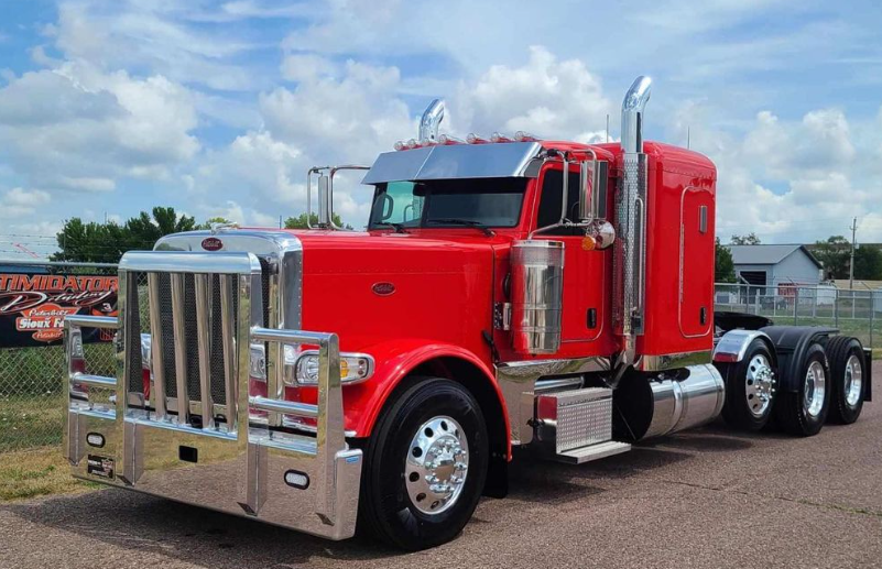 Partnering with Peterbilt of Sioux Falls to bring you this #FrontEndFriday!

Check out this 389 looker rocking a #17058 Texas Titan!

Send your pics to be featured!

#PB389 #peterbilt