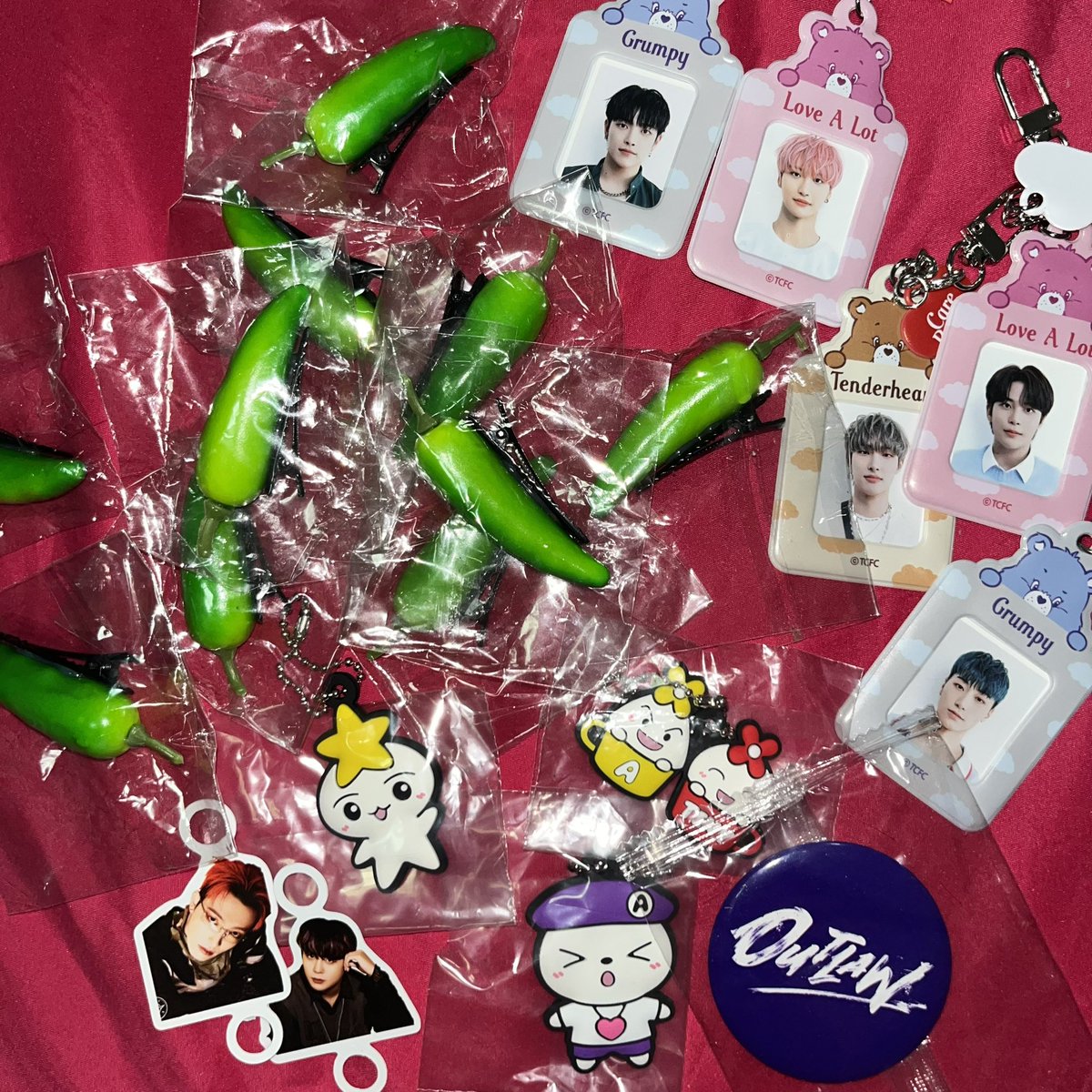 jwyvlog's tweet photo. 𝘿-𝘿𝘼𝙔 Break The Wall in Singapore!!!

giving away little packs of random freebies <3 will be a mix of anything seen in the pics below and each pack will include a random official album pc or pob! ♡ 

#Break_The_Wall_SG https://t.co/JAgq7oFTBJ
