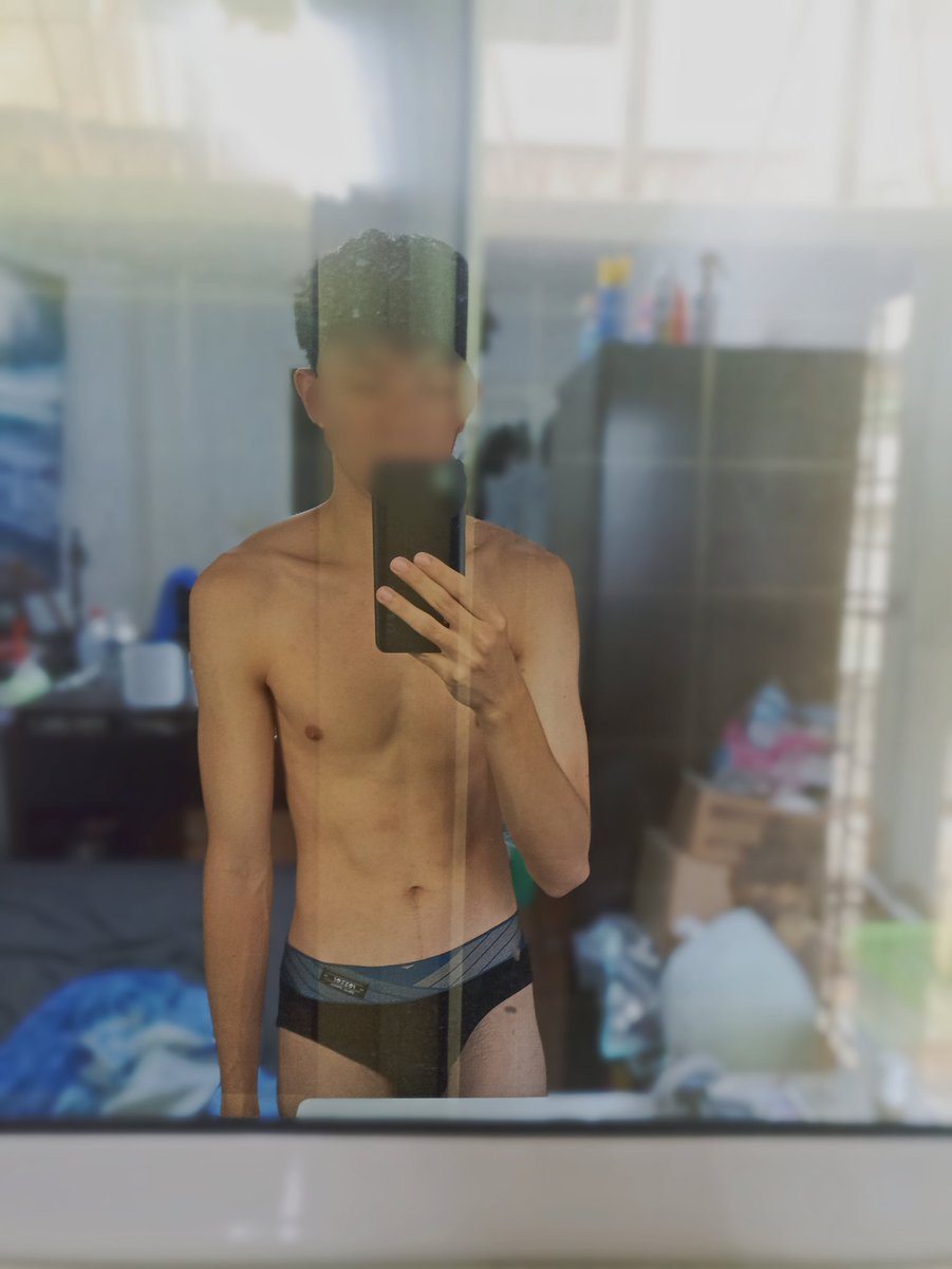 這次不對鏡子拍了
直接對著窗戶拍