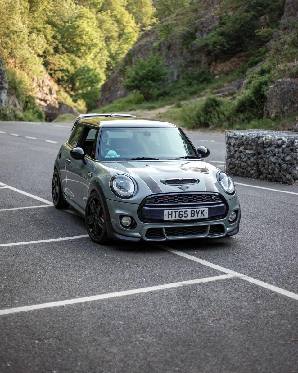 devocoates24's tweet image. Car looks nice