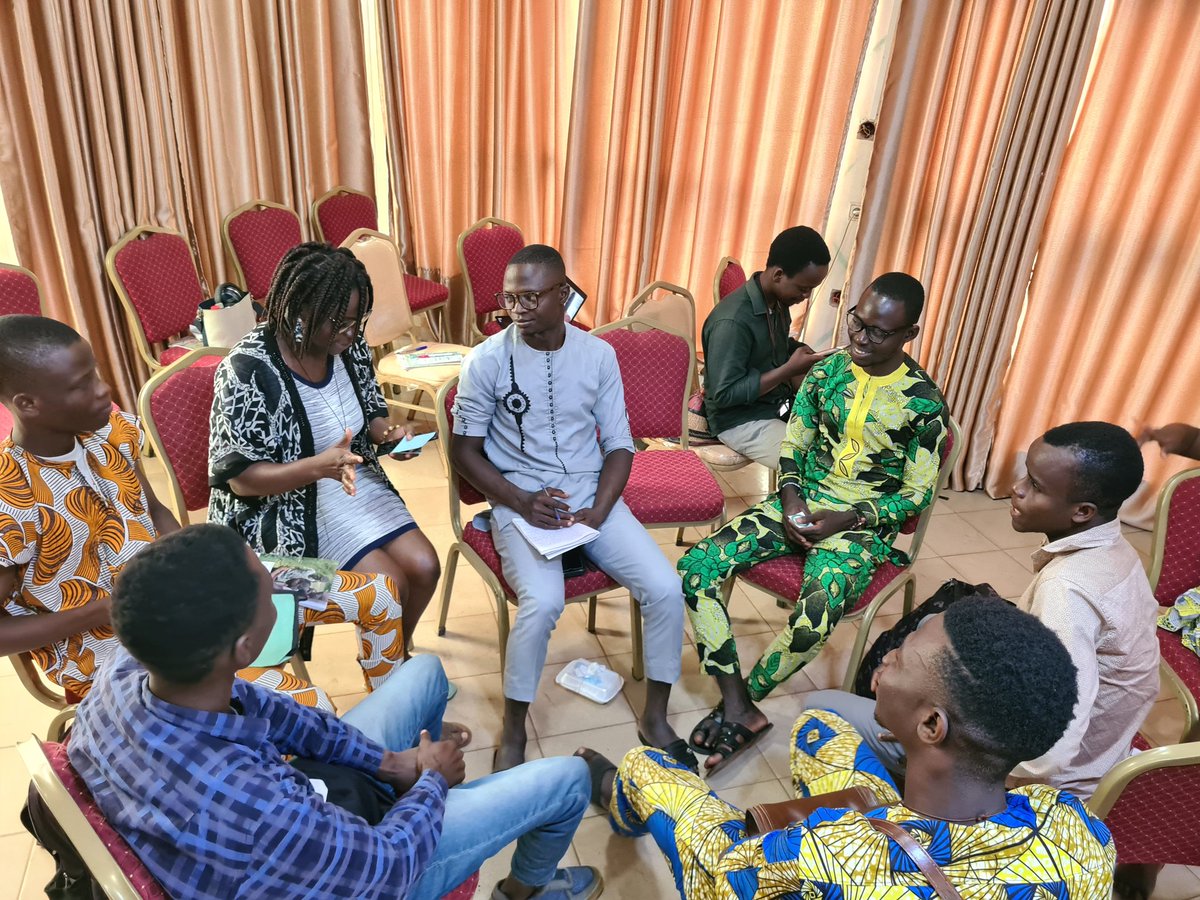 GYBNBenin's tweet photo. 🌿💡 Un autre #WorldCafe, nos discussions autour des textes de lois, conventions et de l'implication des jeunes dans la préservation de la biodiversité dans les aires protégées du Bénin sont passionnantes ! De nouvelles idées pour un avenir plus vert émergent

#BYBN #Biodiversité https://t.co/6mmMPc4TxZ