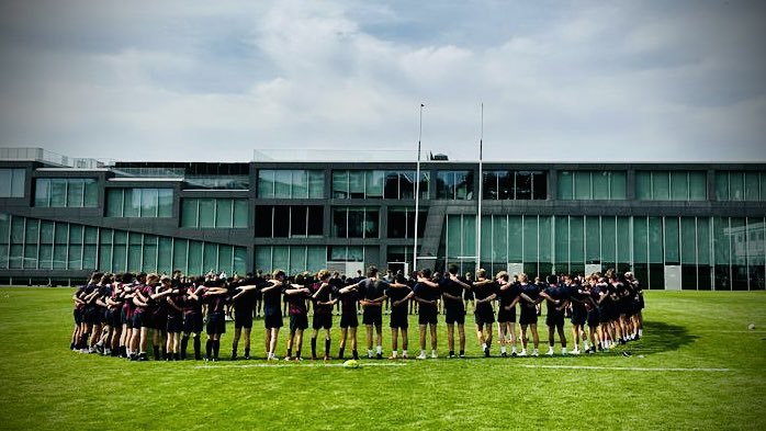 Club ‘run throughs’ done. The eve of the Rugby World Cup & the eve of the start of the schools Rugby season!! So excited!! 🔴🔵🔴🔵 First up @TonbridgeSport @NextGenXV @BriCollSport @BrightonCollege @bbcsoutheast