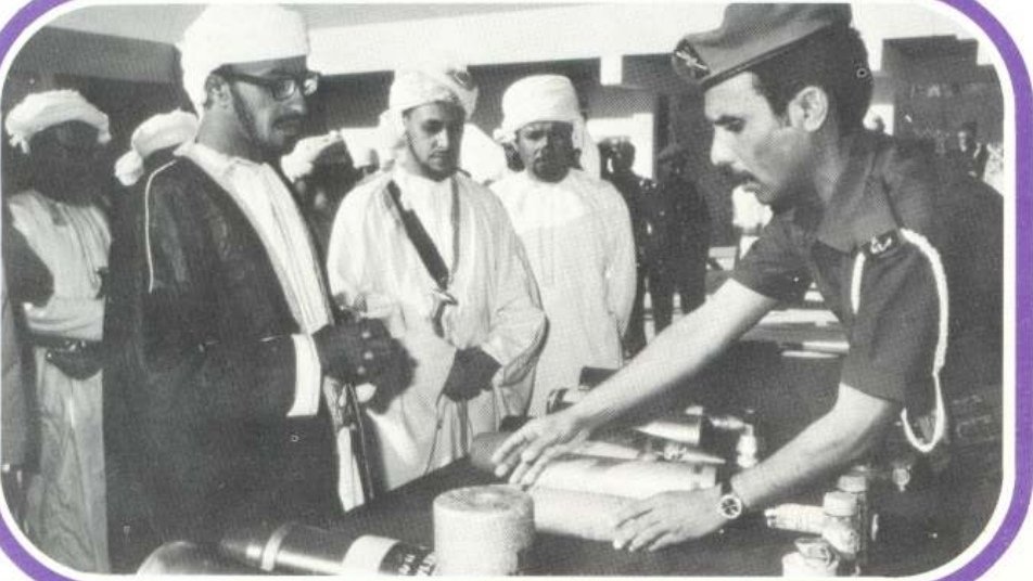 صورة قديمة ونادرة تعود الي عام 1977م
للشيخ سلطان بن راشـد اليعقوبي والي ولاية #إزكي
#عبري