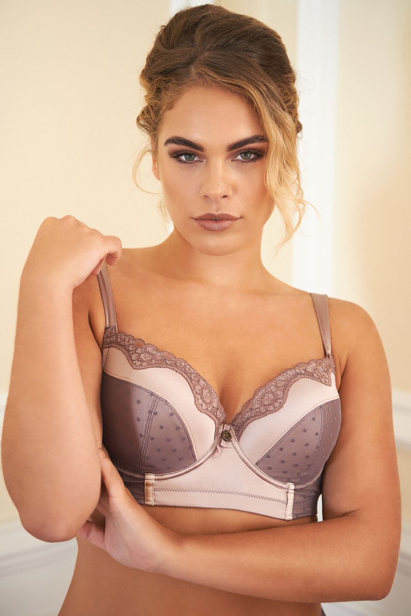 tallulahlove's tweet photo. This push-up bra is an absolute must-have for your lingerie collection! Shop Vintage Doll today and take 10% off your first order using code ORDER10💫https://t.co/8mE77JCrkV
#trending #vintage #pushupstyle https://t.co/8TVMrDcQI9