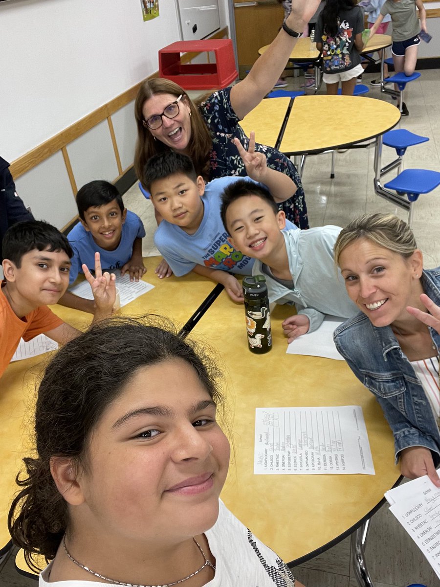 LJDiehl's tweet photo. Team 6C had a great start to the day getting to know their teammates at our bagel breakfast!🥯 @LDouglasjms @JerichoMS https://t.co/eZeOcr1MF7