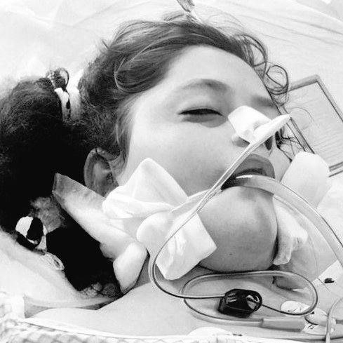 behzadm75's tweet photo. نزدیک یکسال از قتلت گذشت...
روانِ هیچ ایرانی‌ای دیگه به قبل تو برنمیگرده
و هیچکسی جز به سقوط و براندازی فکر نمیکنه

#مهسا_امینی https://t.co/2wKqUDZTAV