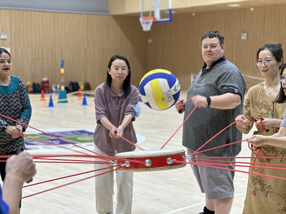 NicoleDorn9's tweet image. In order to be able to lead more effectively, we need to be able to work together as a team. I loved doing these team building activities with the ILT! #SiasIS