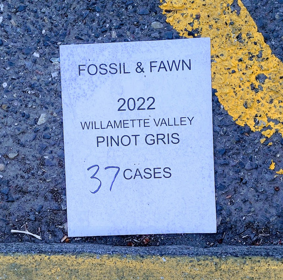 HeadStoryteller's tweet photo. "Don't tread on me." When made with intention and not treated as a "make and release" cash flow generator, Willamette Valley Pinot Gris can be epic. Fossil &amp; Fawn falls in the epic category. https://t.co/p6Uu11cQpJ