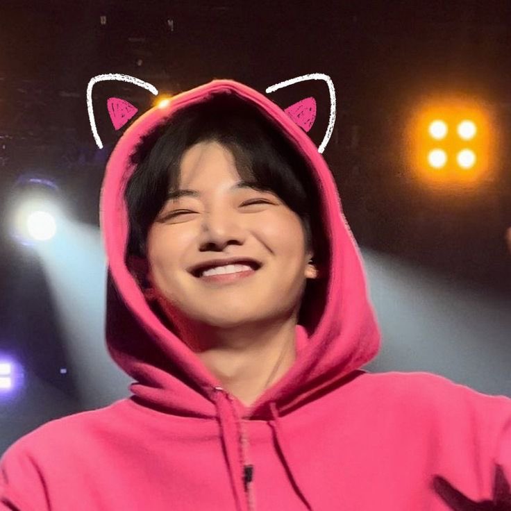 ♡ JUNKYU BIRTHDAY GIVEAWAY ♡

✨ (1) winner of P100 gcash
✨ (3) treasure/junkyu random official pc 

- mbf, rt &amp; like
- drop tags for my kyukyu
- winners must shoulder sf (sco) 

ends tom 9pm!