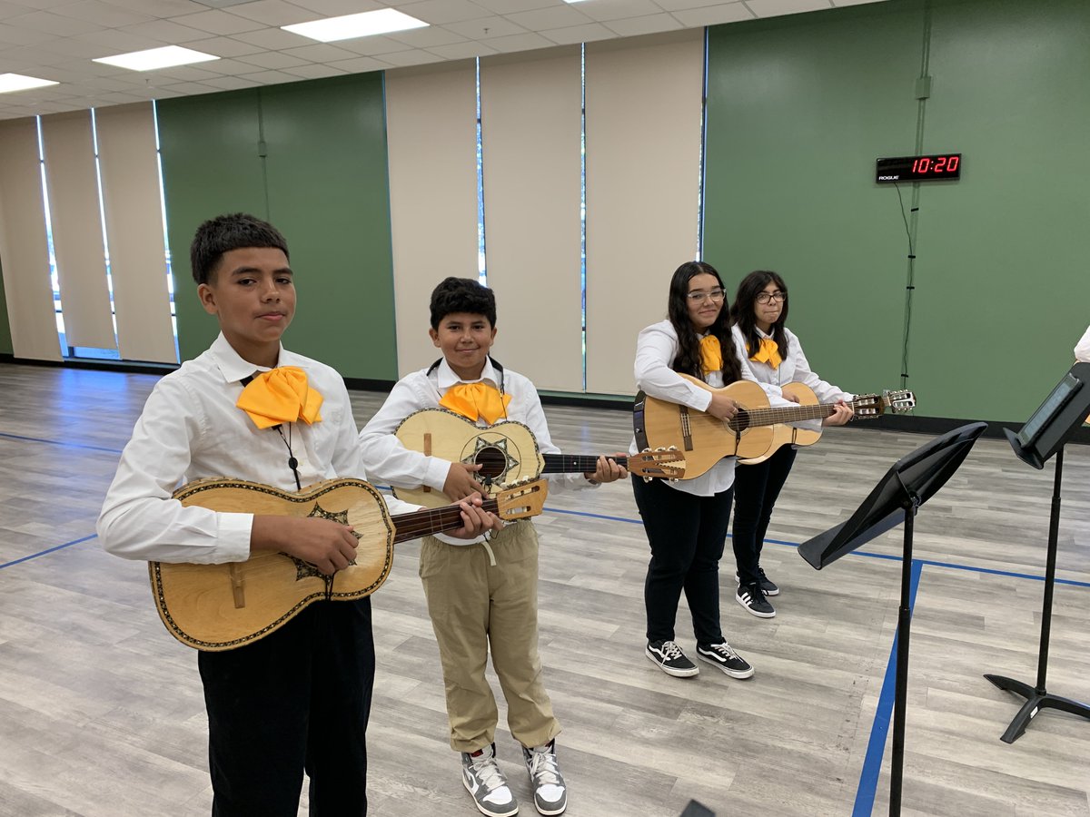 Mariachi students from <a href="/Brentwood_STEAM/">Brentwood STEAM School of Innovation</a> performed at the Darner Senior Center. Students enjoyed their morning giving and serving the community of Edgewood ISD. <a href="/EISDofSA/">Edgewood ISD</a> <a href="/COSAGOV/">City of San Antonio</a> <a href="/DrH_OnTheEdge/">Doctor.H 🇲🇽🇺🇸</a> <a href="/Innovate_EISD/">Edgewood ISD Innovation</a> @CWCabelloHavrda
