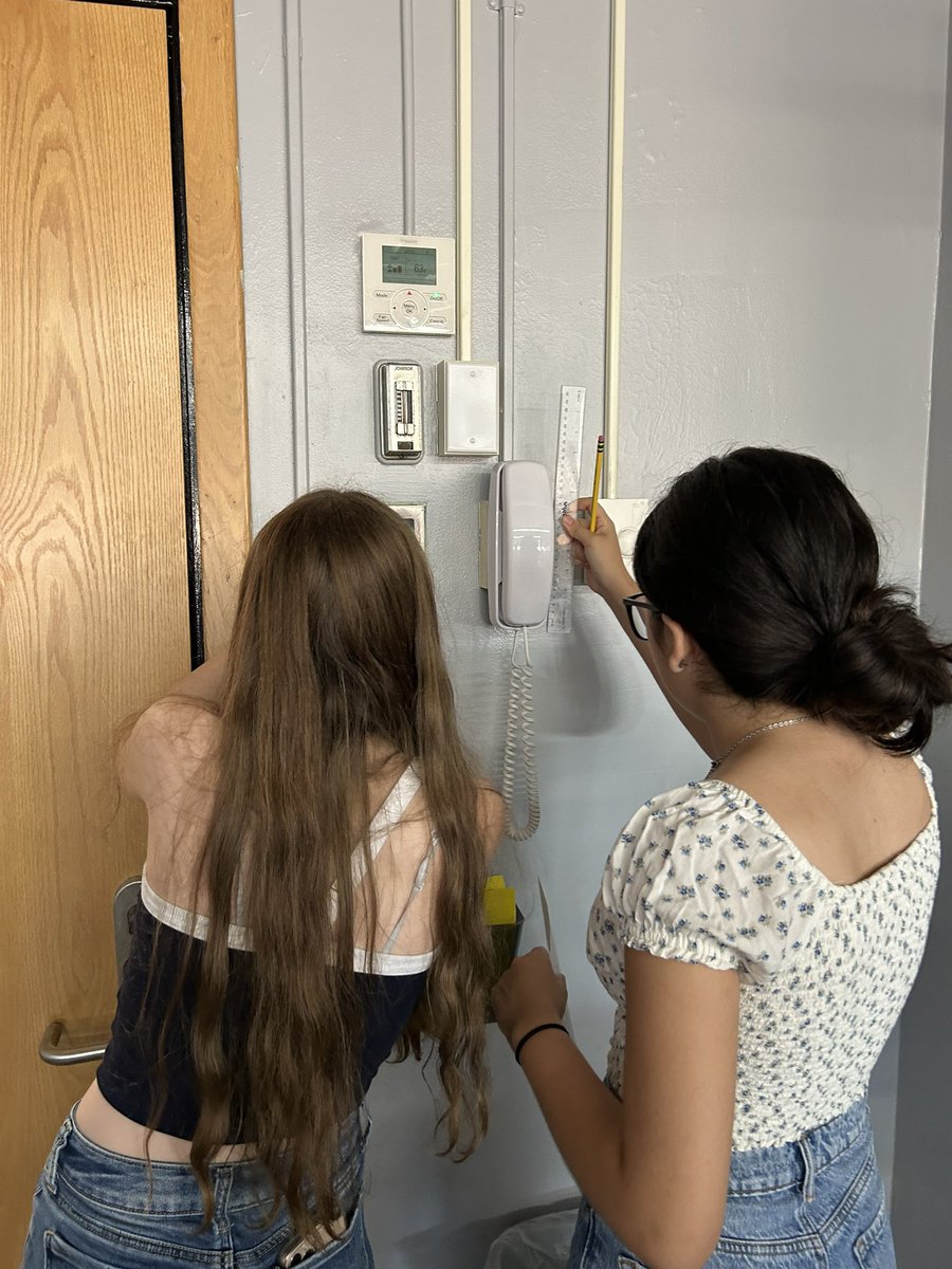 Getting to know our classroom’s measurements and practicing the metric system @MineolaUFSD #metricsystem #earthscience #funfriday