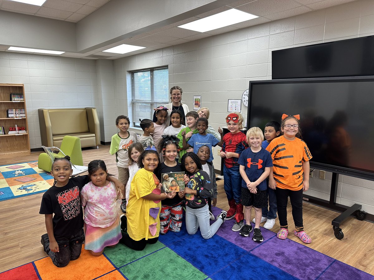 NettletonSTEAMe's tweet image. Our Social Worker, Mrs. Whitney, read to Mrs. Tiffaney’s Class for International Literacy Day. She read Babu’s Song and even talked with the students about Tanzania, the country where the book takes place.
#STEAMe #BabusSong #GuestReader