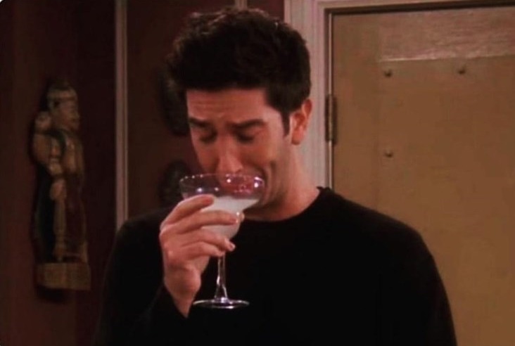 SuperManuMolina's tweet photo. Mi vida entera es ese capítulo de Friends en el que Ross no par de beber margaritas mientras le dice a todo el mundo que está bien cuando se ve claramente que no lo está. https://t.co/ePO8xO30ua