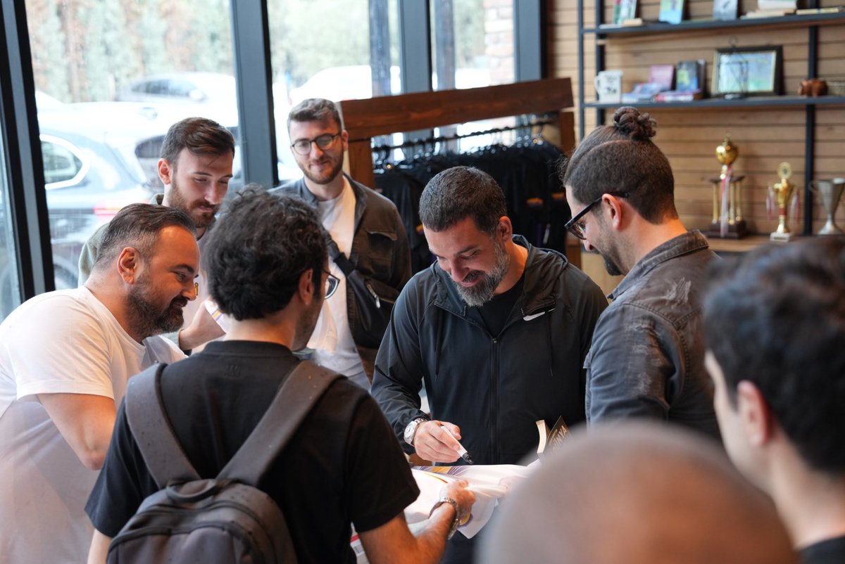 Teknik Direktörümüz Arda Turan, medya gününde basın mensuplarıyla bir araya geldi. 🎙️🎥