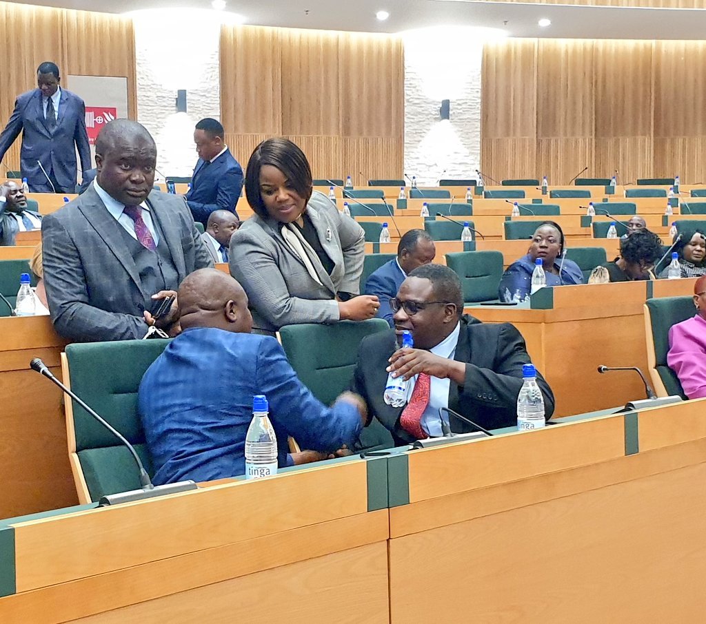 BrianRupiya's tweet photo. Dear our CCC MPs ,senators&amp;officials,

Plz stop drinking water from parliament, idyai nekunwa kudzimba dzenyu.
zanupf is even planning for 2064...

Be very careful 

To our champion men...musangoti beb rese muriwo

To our champion women, murume wese haasi yo lover

Ndatenda https://t.co/Z8bwecIE5C