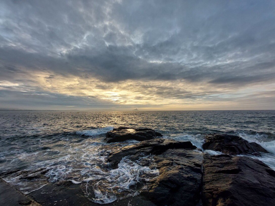 The Spirit says, 
‘This is love
 This is hate
  It’s now up to you’

~ a tangled mind