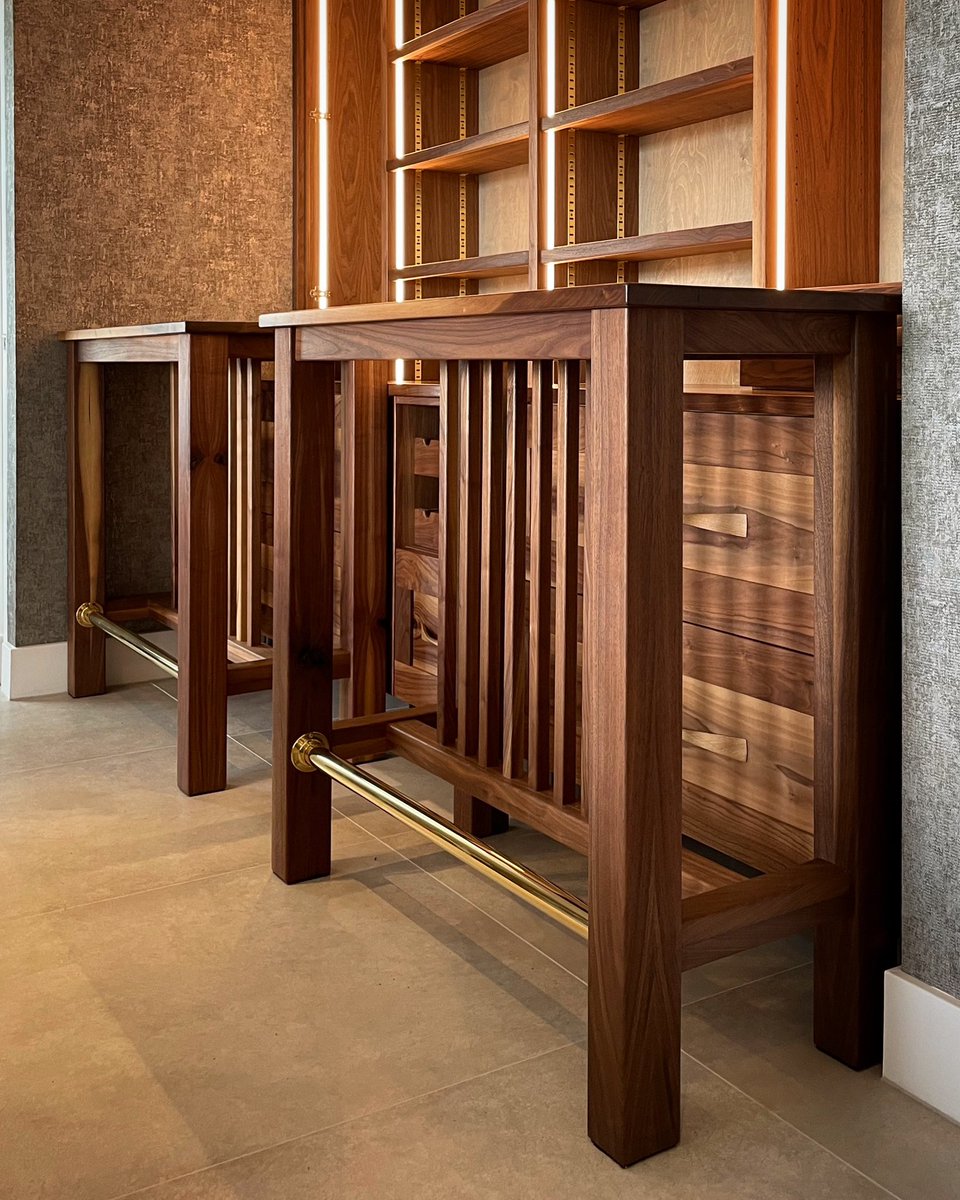 phwoodwork's tweet photo. These American walnut bar tables were made to go alongside our client’s bespoke home bar. The addition of brass foot rails gives an elegant touch to the bar tables.
#americanwalnut #homebar #walnutbar #bartables #brassfootrail #design #wood #woodwork #woodworker #cabinetmaker https://t.co/hYOLB4QQaV