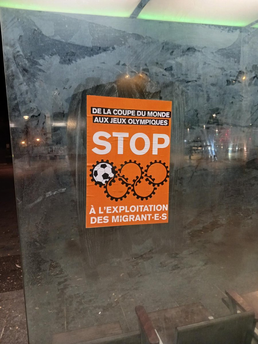 À un an de la fin des Jeux Paralympiques à Paris, et au 1er jour de la #RugbyWorldCup, des collages ont eu lieu un peu partout à Paris et ds le 93 pour rappeler l'autre face de ces méga-évènements sportifs, en 1er lieu les expulsions des plus précaires. Bravo aux colleureuses ✊