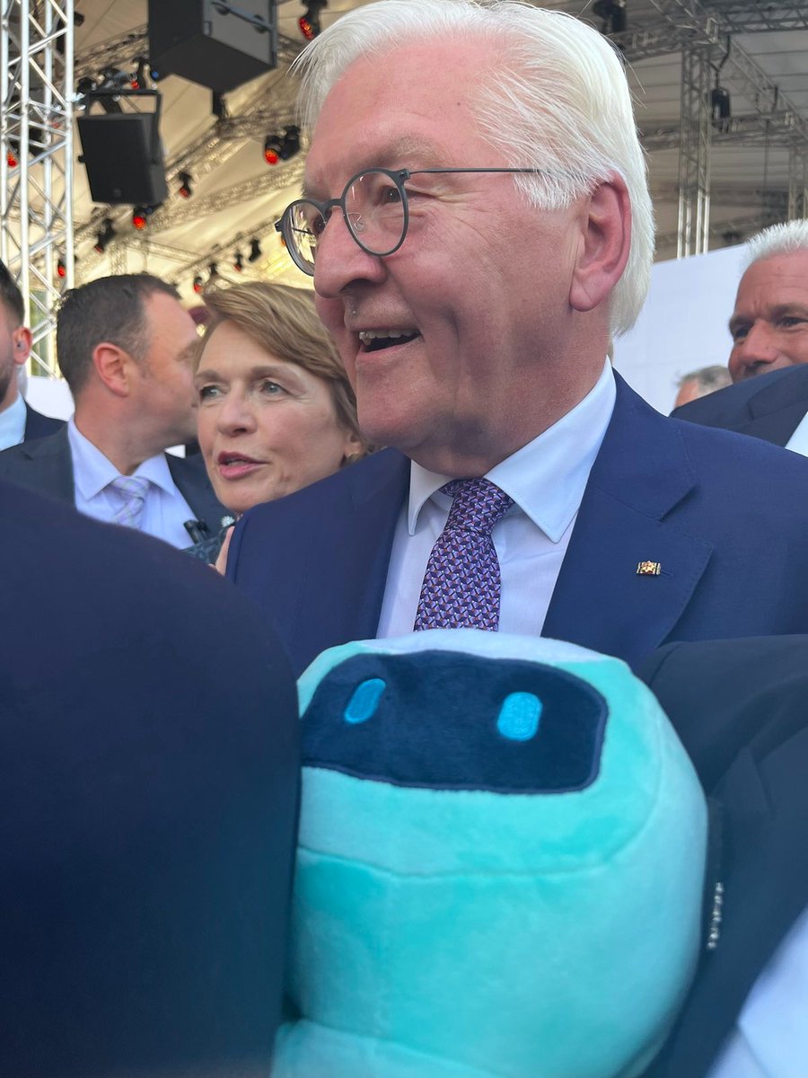 #GITakeover Rein technisch gesehen: Bitsy trifft auf den Bundespräsidenten! #Bürgerfest <a href="/byte_challenge/">BYTE Challenge</a>