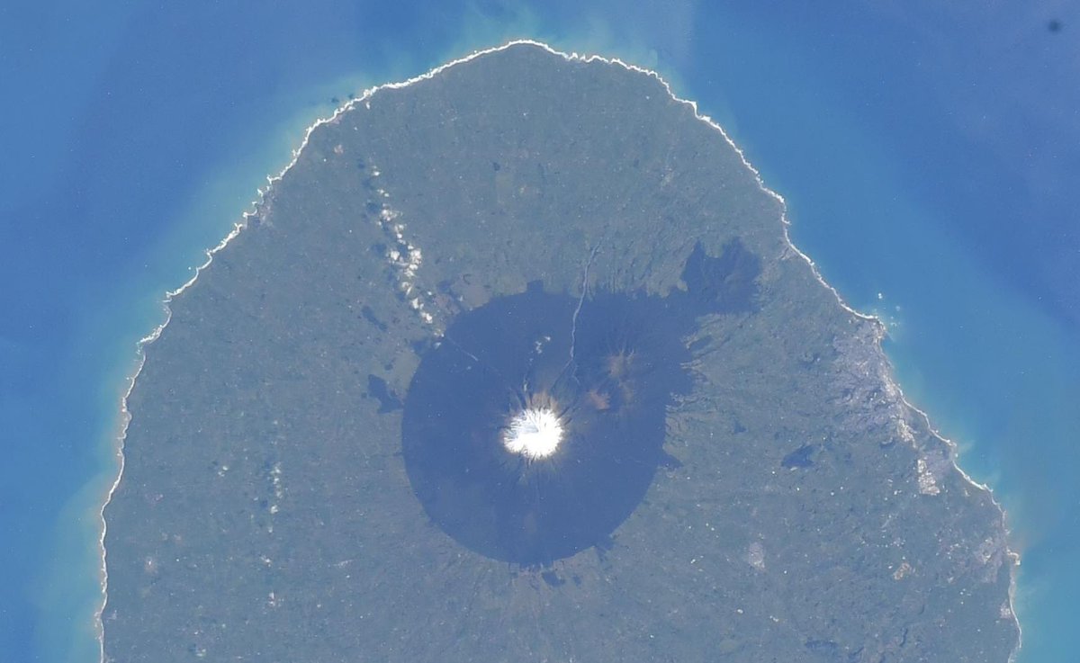 To celebrate the opening match of the <a href="/rugbyworldcup/">Rugby World Cup</a> between France and New Zealand, here are some photos of New Zealand that I took last night. Sorry <a href="/Thom_astro/">Thomas Pesquet</a>, photos of France will have to wait, along with your dreams of winning the world cup 😁

I kid <a href="/Thom_astro/">Thomas Pesquet</a>, I would