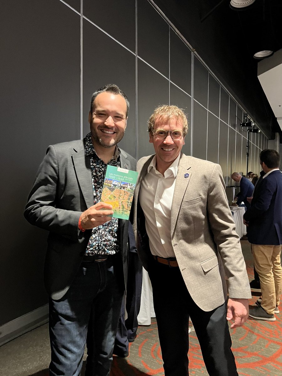 YGagnonCAQ's tweet photo. J’ai remis un livre sur #Arvida à mon collègue @lacombemathieu .

Arvida a été reconnu par notre gouv. comme site patrimonial en 2018 💪

Arvida a contribué à façonner le monde démocratique que nous connaissons depuis la fin de la 2e Guerre. Et c’est chez nous 🙌 #polqc #assnat https://t.co/VzYgZhSTsn