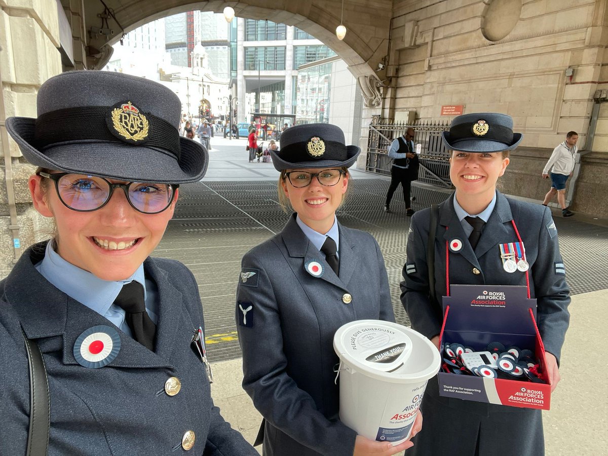 Our RAF volunteers are braving the heat in London today, doing an incredible job for the Wings Appeal collection! have you spotted them in action. 🔥👏 

If you would like to donate from home click on this link: rafauk.org/londonwings2023