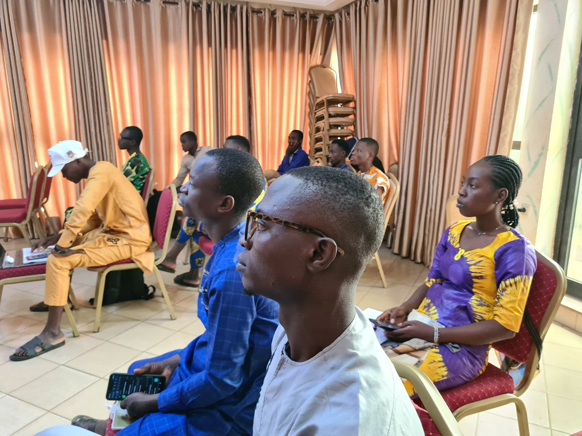 GYBNBenin's tweet photo. 🌿💡 Rockis Ganso @GansoRockis, membre actif du réseau et expert chez #SOS_SAVANE ONG, présente actuellement une approche innovante de conservation ex situ pour lutter contre la criminalité environnementale. 

#BYBN #SommetNational #ConservationEnvironnementale https://t.co/LHaCq1mcdr