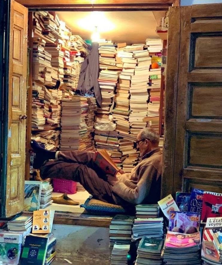dusunbildergisi's tweet photo. "Kitap okuyanlar ölmeden önce binlerce hayat yaşar, hiç okumayanların ise sadece bir hayatı olur."

—George R.R. Martin https://t.co/hPFt0c78hH