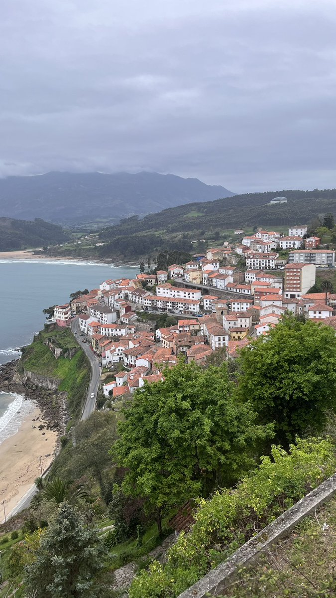 AlvarezAsur's tweet photo. puedes sacar a un asturiano de Asturias, pero nunca sacarás Asturias de un asturiano. Feliz día de la mejor tierra que existe. 💙💛💙 https://t.co/AuNDHxXsMP