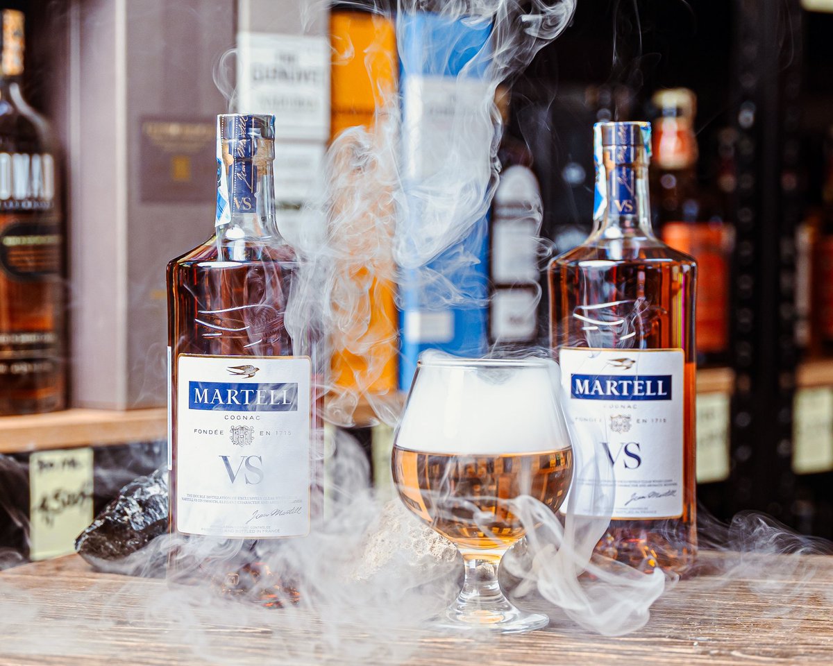 MyLoco254's tweet photo. When Omah Lay said "I've been drinking too many shots of cognac🎵" we took it seriously😂

Call 0722 488 488 to order your prefered cognac. Free delivery within Lang'ata🛵

#mylocoexperience https://t.co/0rbdPAkoF2
