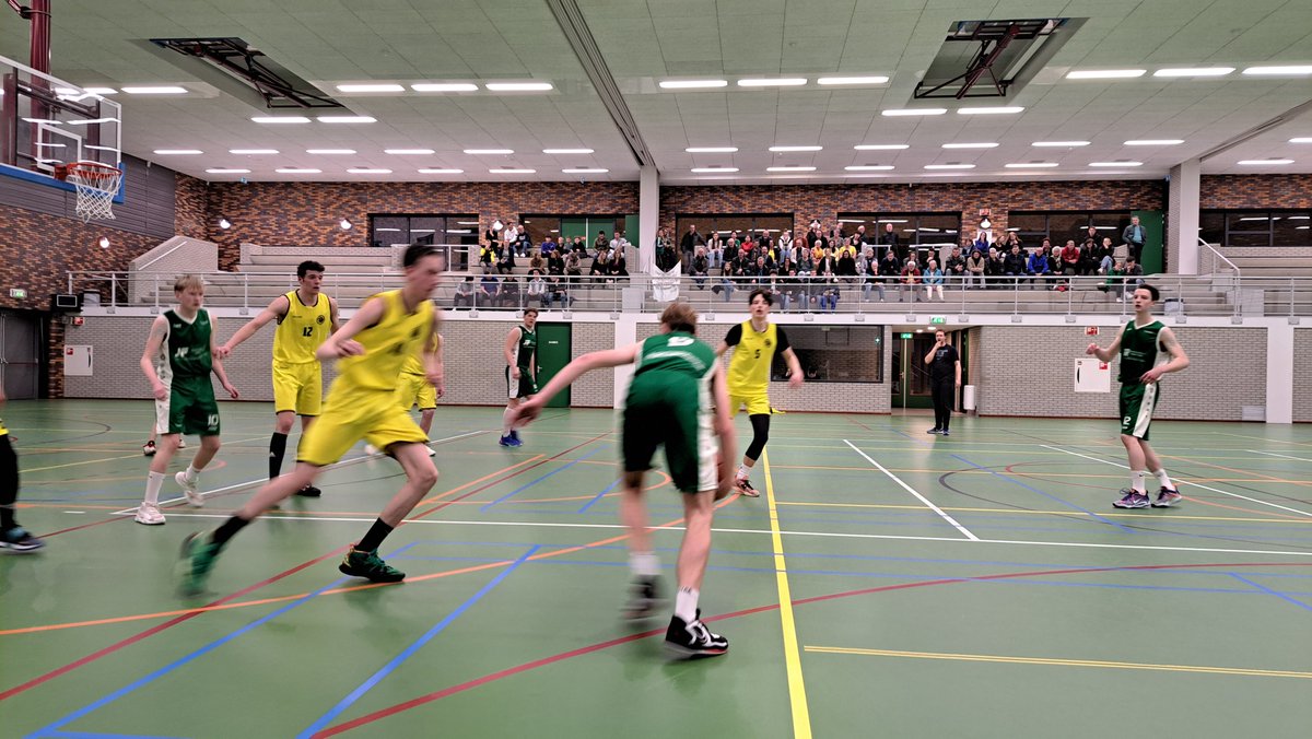 Vanavond worden de eerste wedstrijden van het seizoen weer gespeeld in Het Ravijn!

Om 18.30 uur beginnen de jongens U14 met een oefenwedstrijd, om 20.00 uur nemen Heren 1 en U20 het tegen elkaar op.

Zien we jullie vanavond ook weer in de sporthal?

#valleybuck