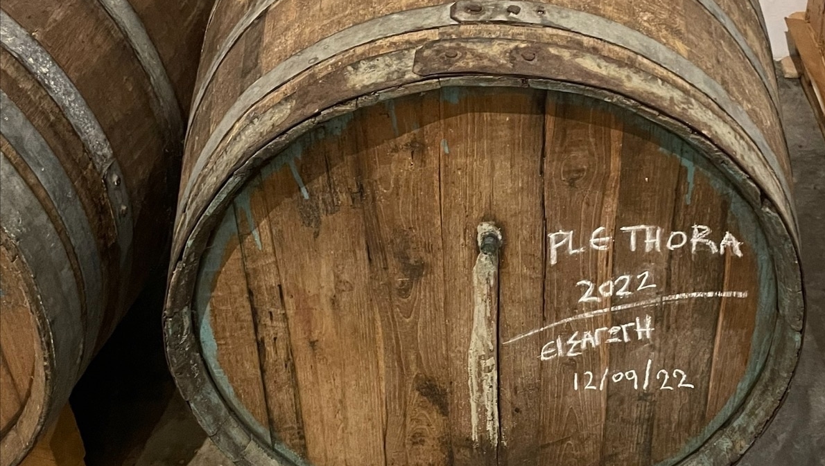 bordeaux_index's tweet image. Did you know...

Today Assyrtiko accounts for about 85% of the circa 1,200ha vineyards on Santorini. 🍇

📸 from LiveTrade CEO and Head of Investment, Matthew O&apos;Connell&apos;s recent trip to Vassaltis Assyrtiko

#santoriniwine #assyrtiko #vassaltisassyrtiko #winesofgreece