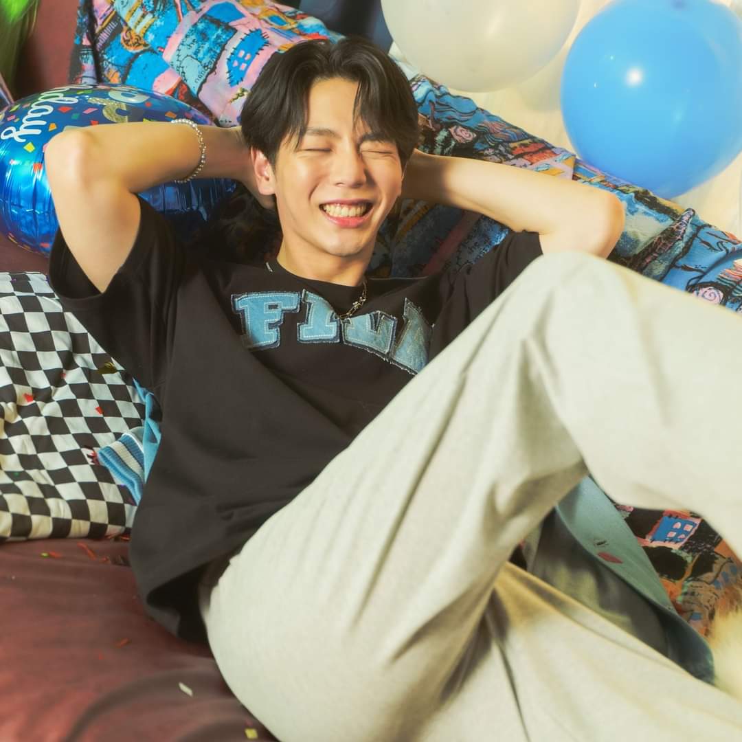 UppoompatTh's tweet photo. #FILAEVERYWHERE 𝐰𝐢𝐭𝐡 𝑼𝑷  กับลุคสบายๆของเสื้อ 𝐷𝑒𝑛𝑖𝑚 𝑇-𝑆ℎ𝑖𝑟𝑡 ที่นำเอาผ้าเดนิมมาตัดต่อโลโก้ฟีล 𝑂𝑙𝑑 𝑆𝑐ℎ𝑜𝑜𝑙 เรียบเท่ ใส่แมทซ์ฉ่ำ เอาอยู่ทุกลุคแบบนี้ต้องมีติดตู้

พบกับ Denim Collection ได้แล้ววันนี้ที่ FILA Shop 

𝑵𝒐𝒘 𝑨𝒗𝒂𝒊𝒍𝒂𝒃𝒍𝒆 📍
🛒 Store - https://t.co/AkPQszR9U7
🛒Online - https://t.co/TWpU5xCeaG

📱 FB: FILA Thailand
🔗https://t.co/FNJnfiNy0h

#FILAThailand
#FILAEverywhere
#FILADenimCollection 
#uppoompat @uppoompat