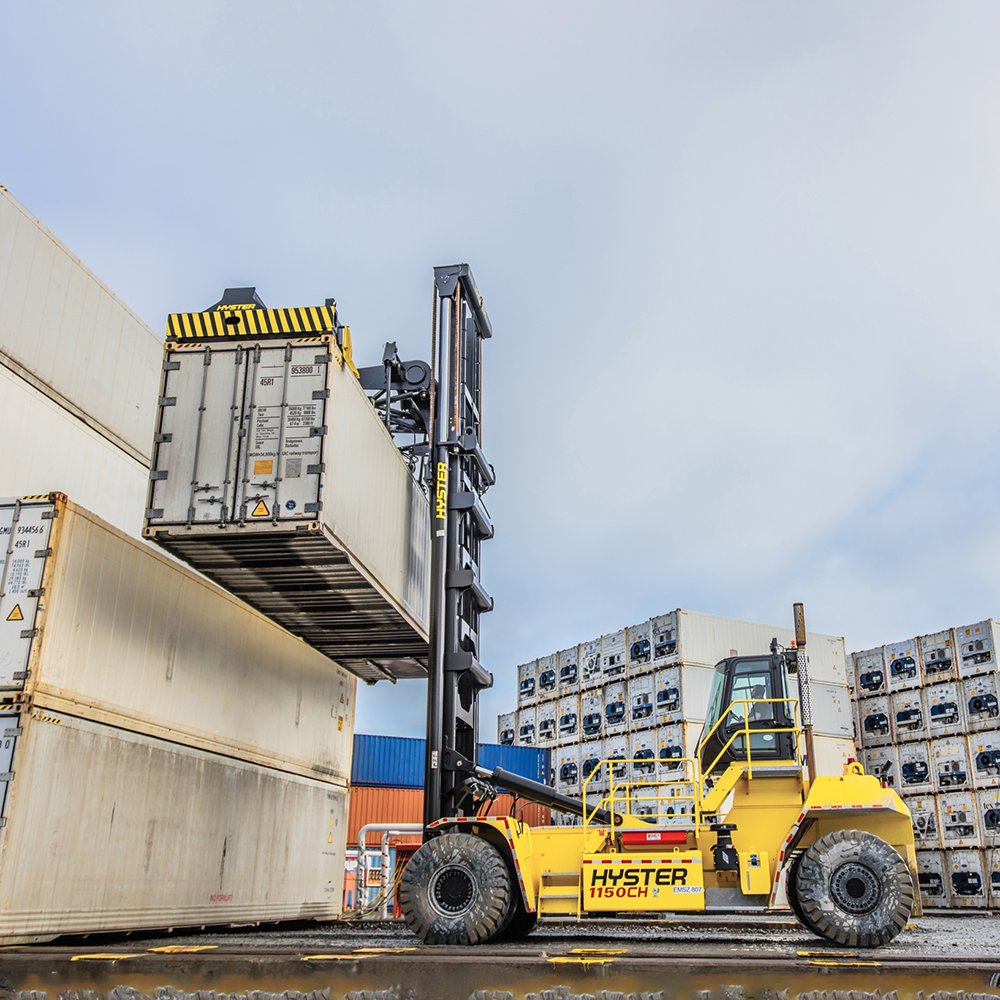 You can leave the heavy lifting to Hyster.

Hyster #containerhandlers are known throughout the world for delivering unmatched productivity in tough applications. In the frame: a Hyster H1150-CH stacks a container in Dutch Harbor, AK.

#ForkliftFriday #EasternLiftSales #Ports