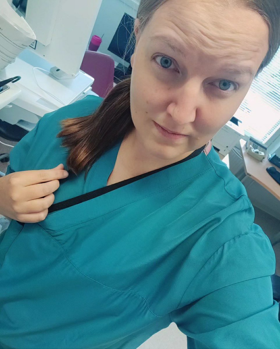 LofgrenSatu's tweet photo. Nyt olis sitte kirurginen harjoittelu myös suoritettu! 🥳 Pääsin mm. osallistumaan tekonivel leikkaukseen ja oppimaan uusi asioita tekonivelistä👩‍⚕️Tästä on hyvä jatkaa matkaa seuraavaan paikkaan 🏥 

#peijask2 #tekonivelet #ammatillinenkehitys #tulevaisuudenammattilainen https://t.co/ZMDwRef2HP