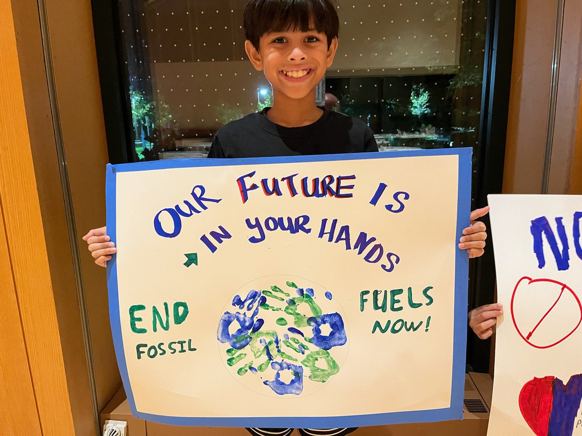 FWWNewYork's tweet photo. Last night, @foodandwater held a sign-making party on Long Island for the March to #EndFossilFuels. #ClimateEmergency #ItsTooDarnHot #OffFossilFuels https://t.co/i4kC5A00ZK