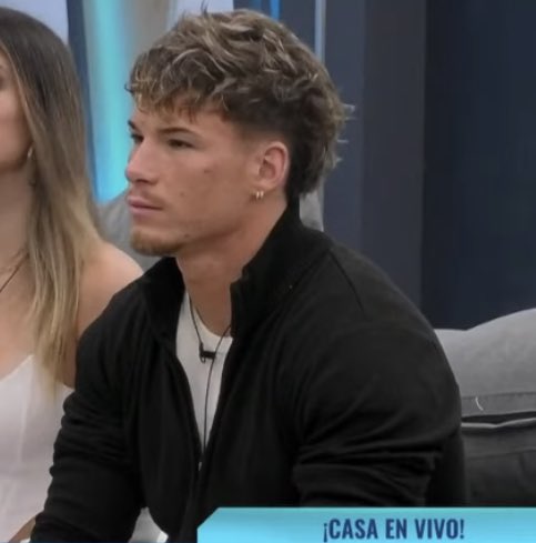 violette9023's tweet photo. Raimundo y Monica son iguales pero en forma opuesta.
Lobos con piel de oveja, cieeerto.
En el día vs en el vivo
#LaResistenciaLulo
#TheLulosShow 
#GranHermanoChile 
#GranHermanoCHV https://t.co/HrbiW1brKR