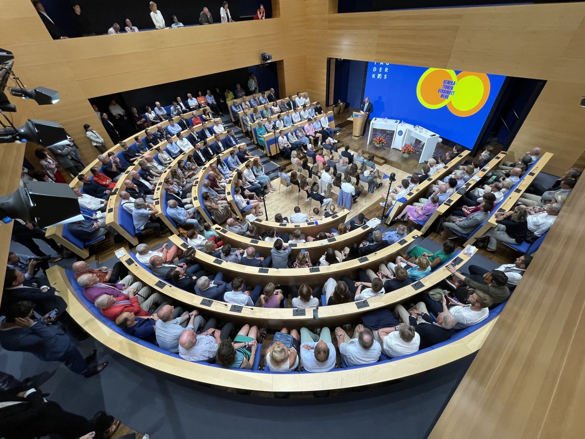 KASonline's tweet photo. Am gestrigen #TagDerKAS wurde intensiv über das Miteinander der #Generationen debattiert. Denn Zeiten von Krieg, Klimakrise & Rentenfragen verlangen mehr denn je nach generationsübergreifenden Dialogen, welche die Grundlage unserer Demokratie bilden.
https://t.co/BjRbXDZUww https://t.co/LFAp7j3jRm